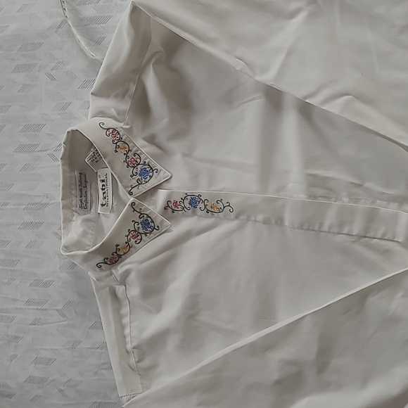 White button-down with embroidery - Picture 1 of 4